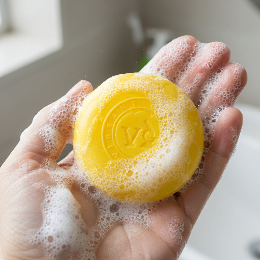 صابون فيبرانت جلامور لتفتيح البشرة بفيتامين سي – 100 غرام 