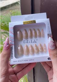 dodo lady stars nails sh . h